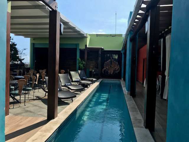 R Hotel Kingston主图