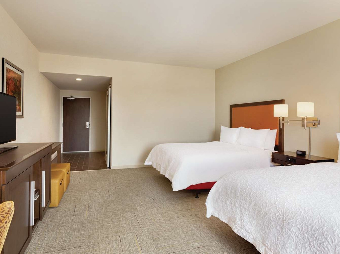 Hampton Inn St. Albans主图