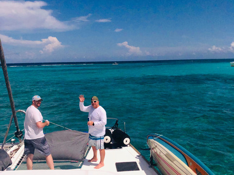 Surfside Charters-七哩滩必去景点