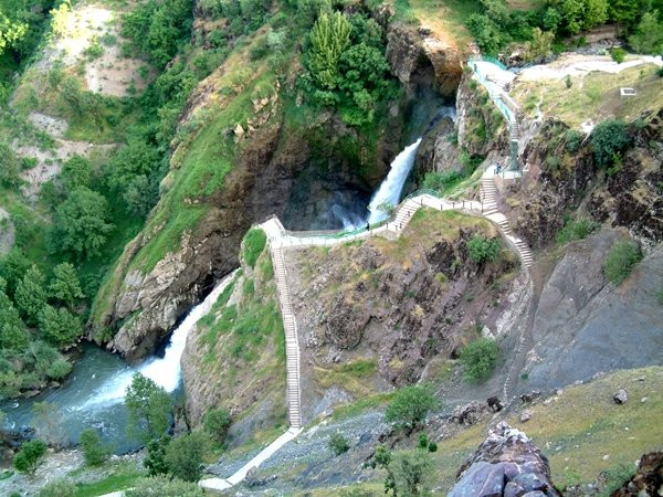Shalmash Waterfall景点图片