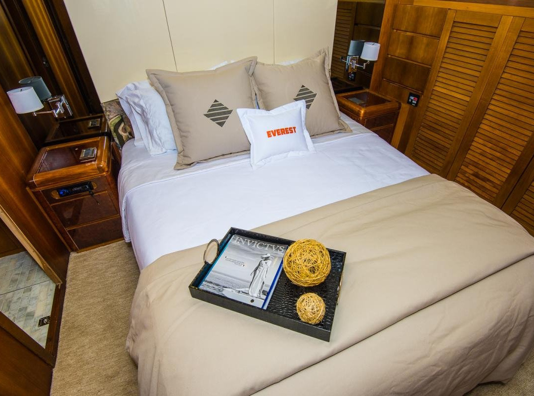 Everest Yacht Charters景点图片