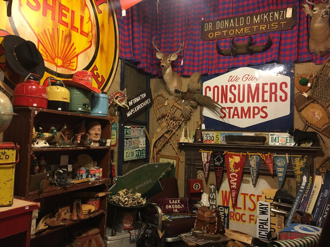 Apple Valley旅游景点-Haupt Antiek Market