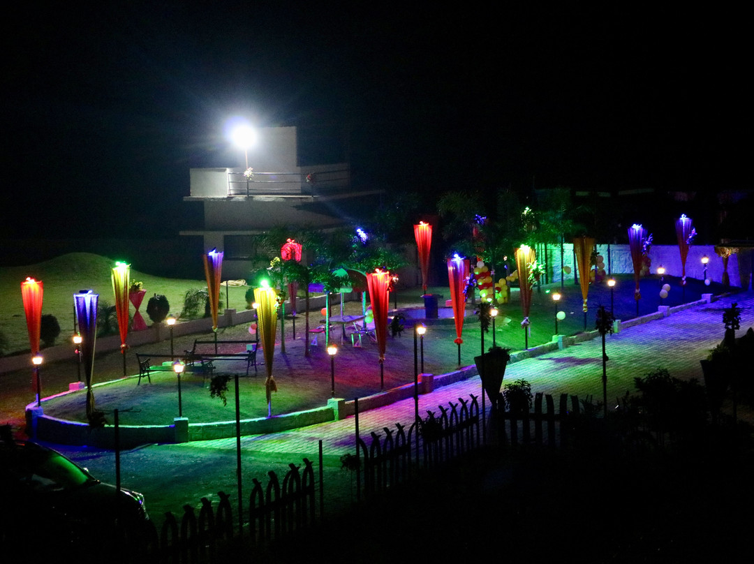 Love Inn Nagzira Resorts主图