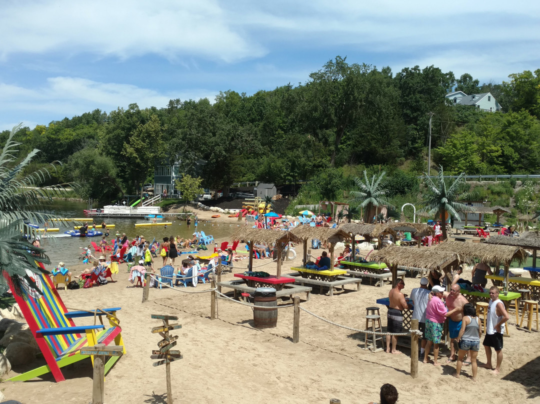 Tiki Beach Resort on Kettle Moriane Lake景点图片
