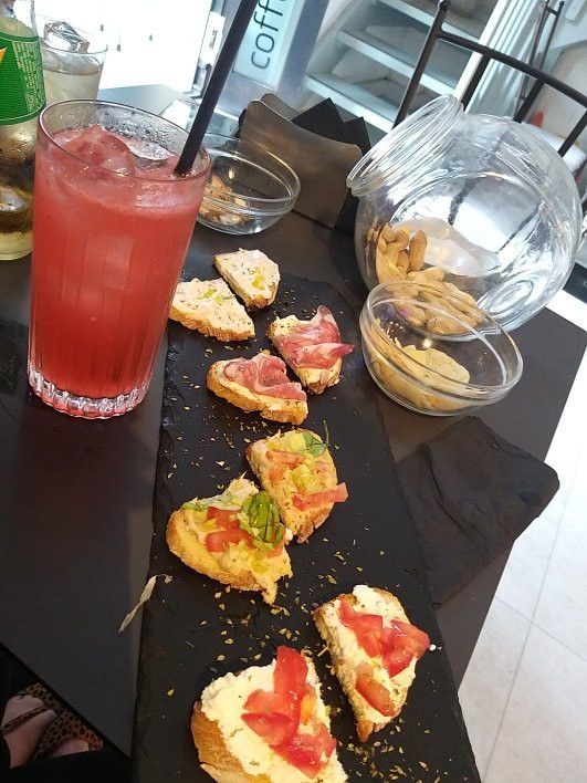 Avarello's coffee break and cocktail bar-Marina di Massa必去景点
