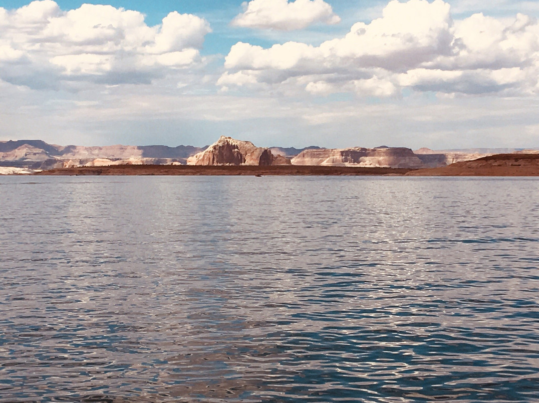 LAKE POWELL BOAT RENTALS-鲍威尔湖必去景点