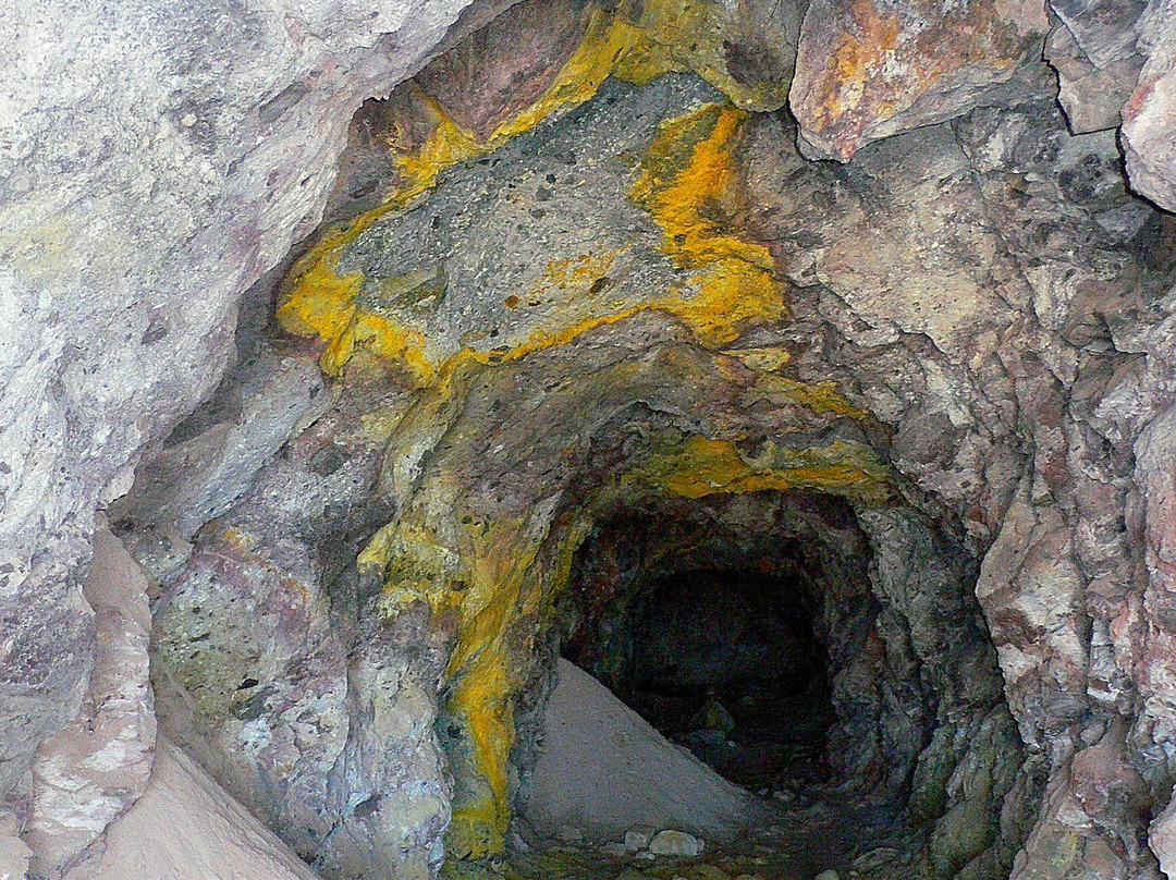Old Sulfur Mines-米洛斯岛必去景点