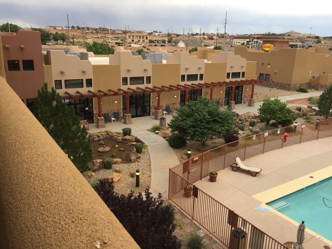 孟科匹传统套房酒店主图