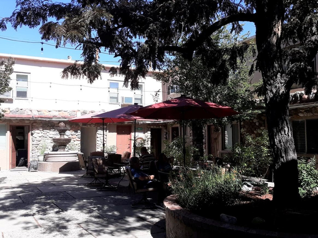 The Iron Horse Inn主图