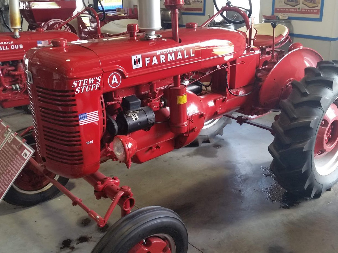 Paquette's Historical Farmall Tractor Museum景点图片