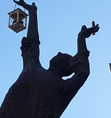 Lamplighter statue-维尔纽斯必去景点