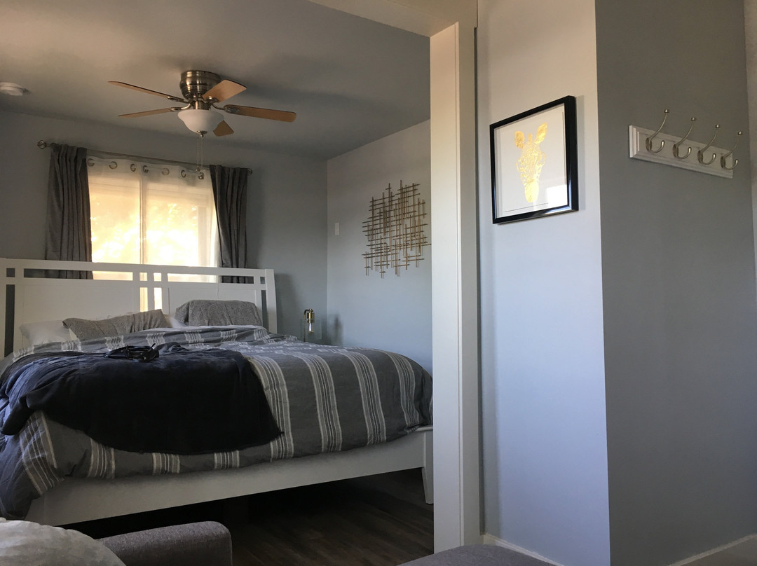 Douglas on Third主图