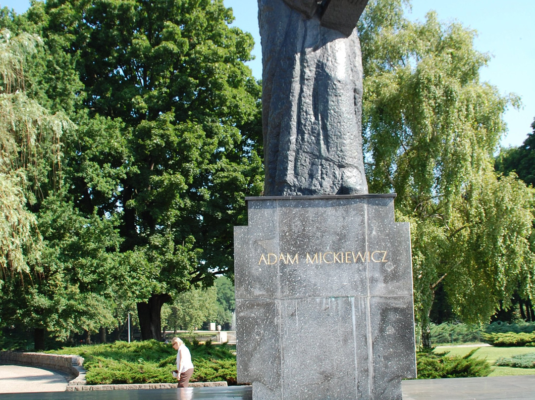 Monument of Adam Mickiewicz景点图片