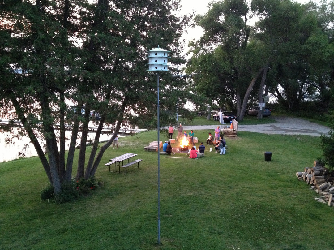 Lunge Haven Cottages & Boating Club