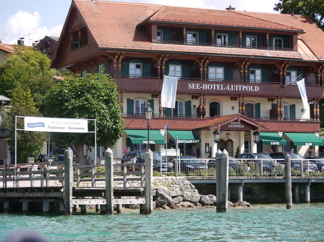 泰根塞餐馆和美食-Lakeside Bar & Restaurant