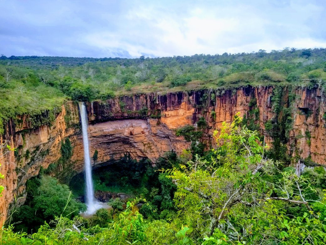 Veu da Noiva Waterfall景点图片