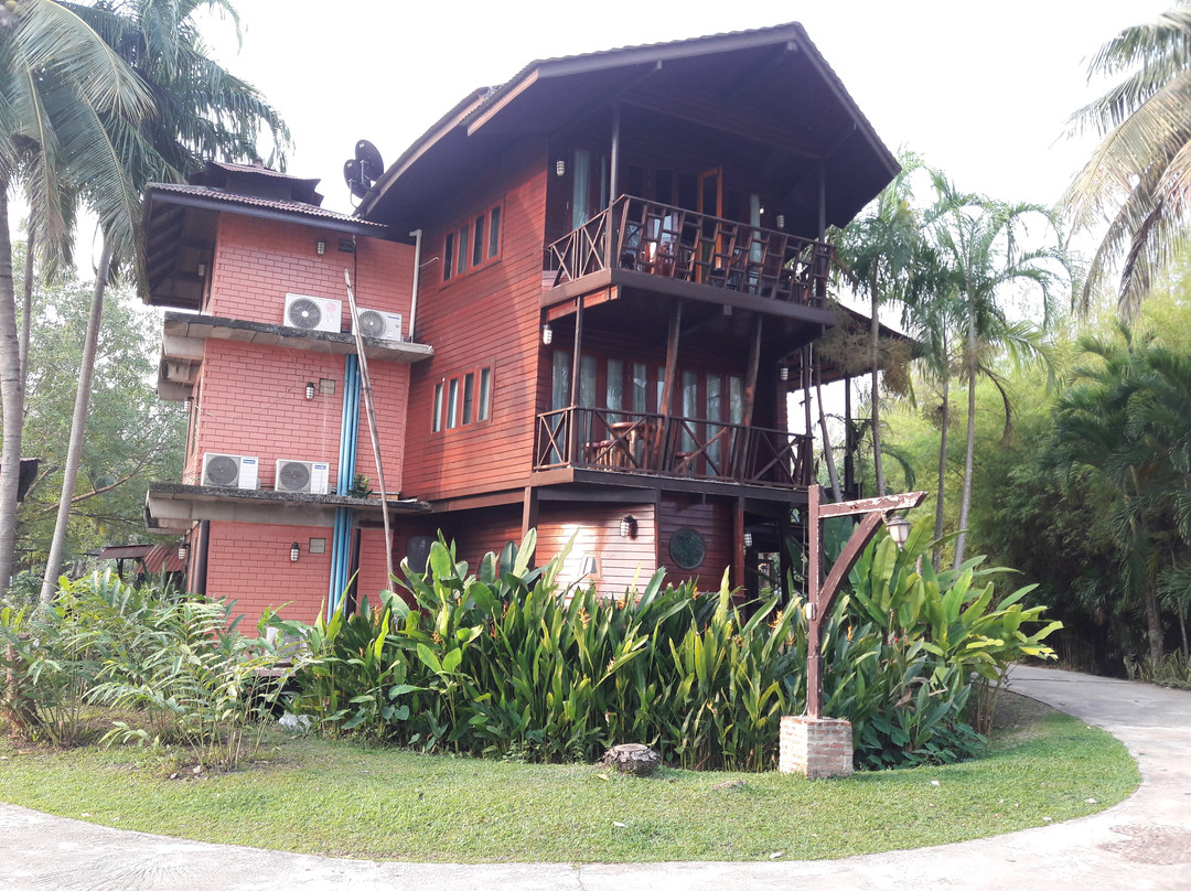 碧差汶府船屋天堂度假村主图