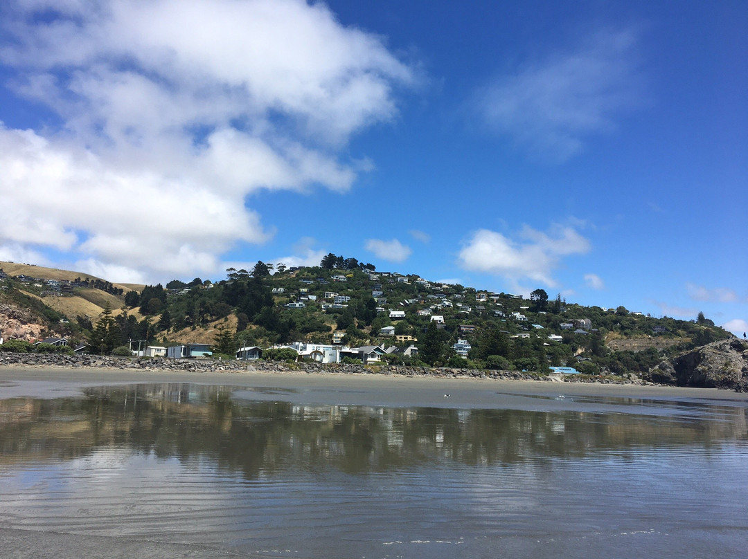 Sumner Beach (Cave Rock)景点图片