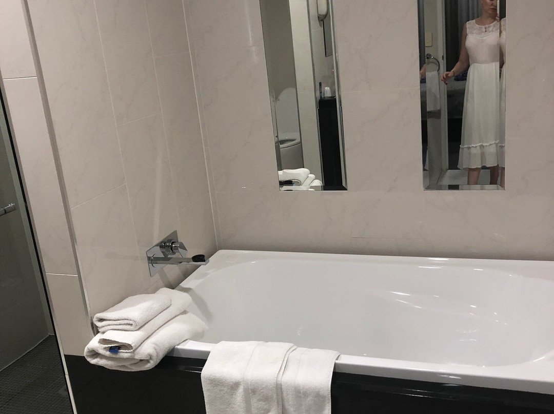 Springfield Lakes Hotel主图