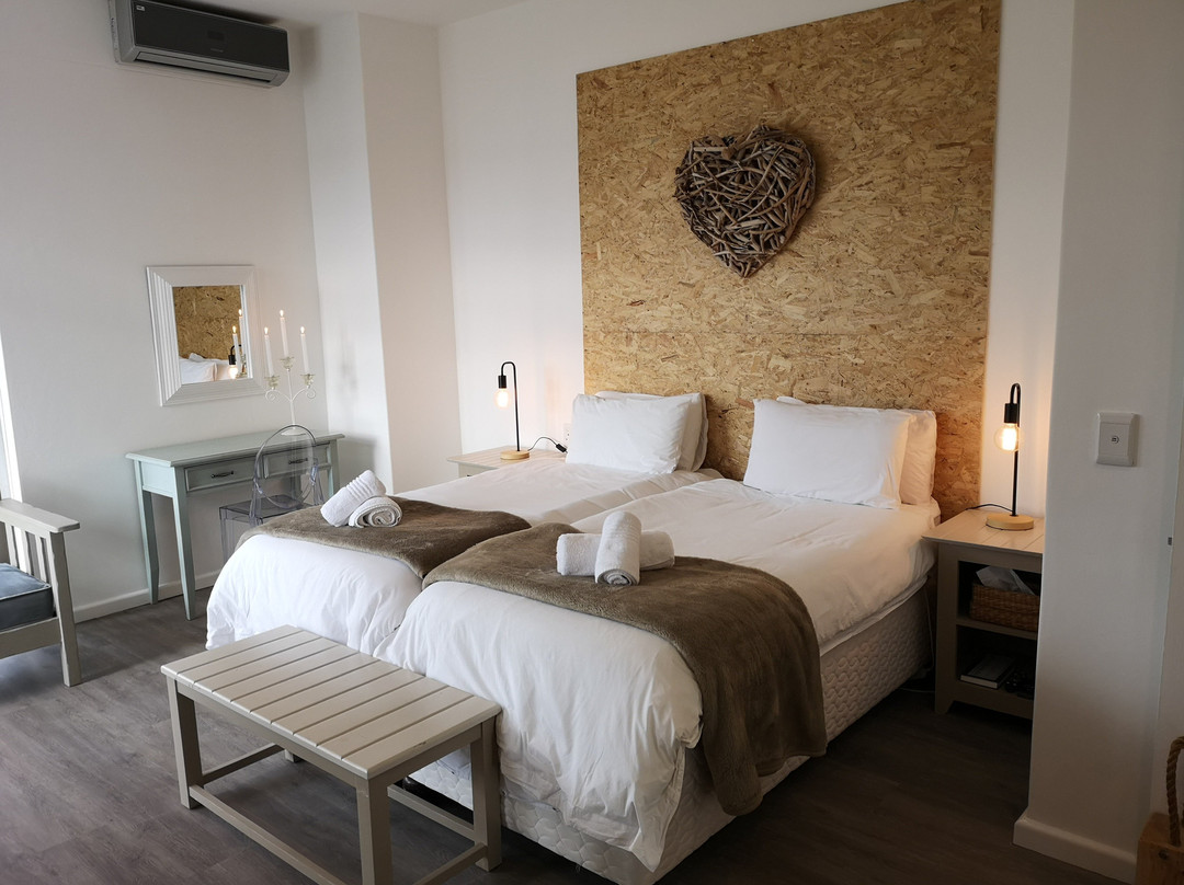 Sunshowers Beachfront Luxury Self Catering Accommodation主图