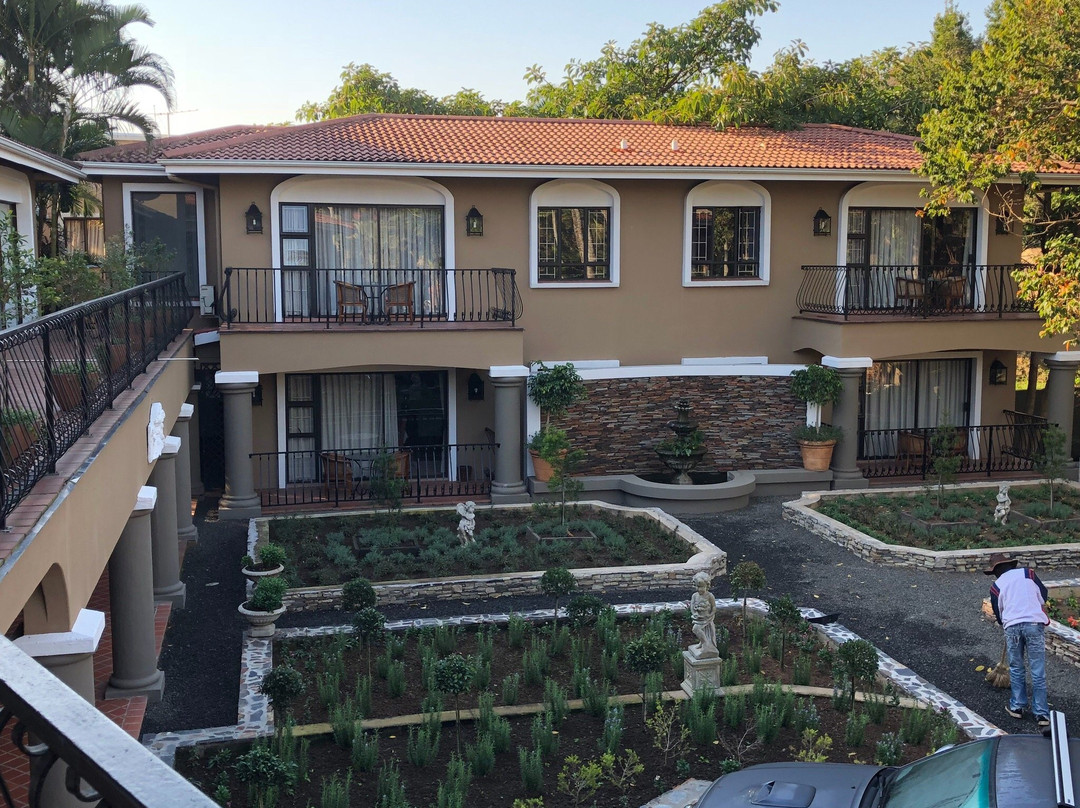 2 on Valley Villa主图