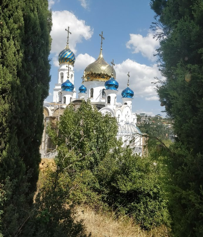 Church of the Holy Royal Martyrs-阿卢什塔必去景点
