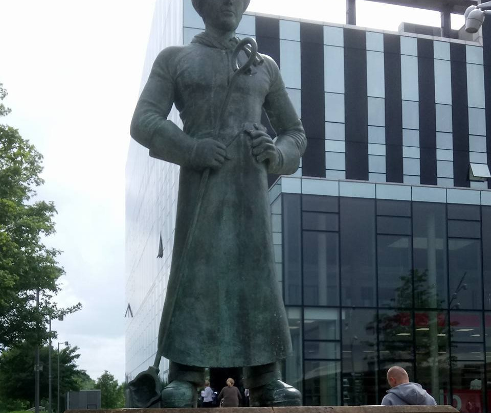 Steelmen Memorial Statue景点图片