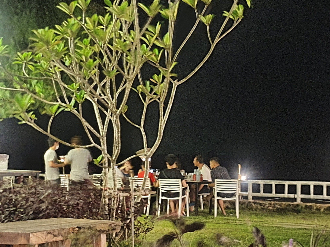 ชายเลน์ ดิ คาเฟ่