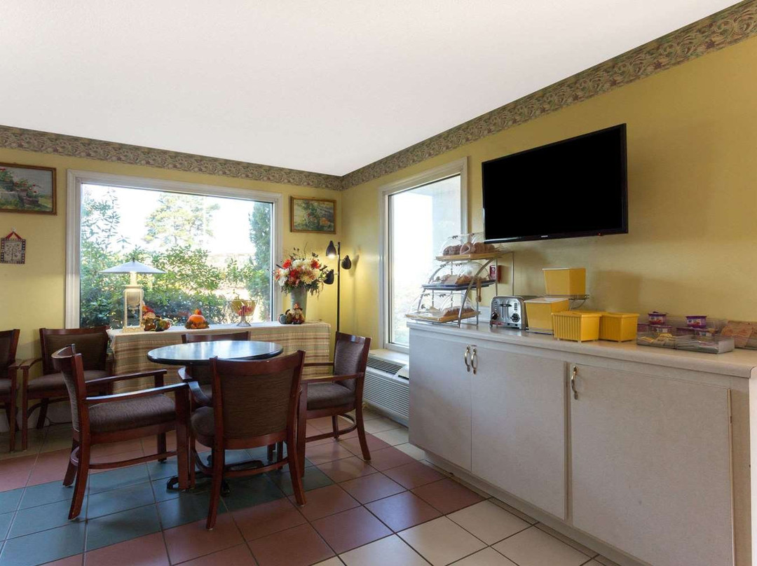 Days Inn by Wyndham Lamont/Monticello主图