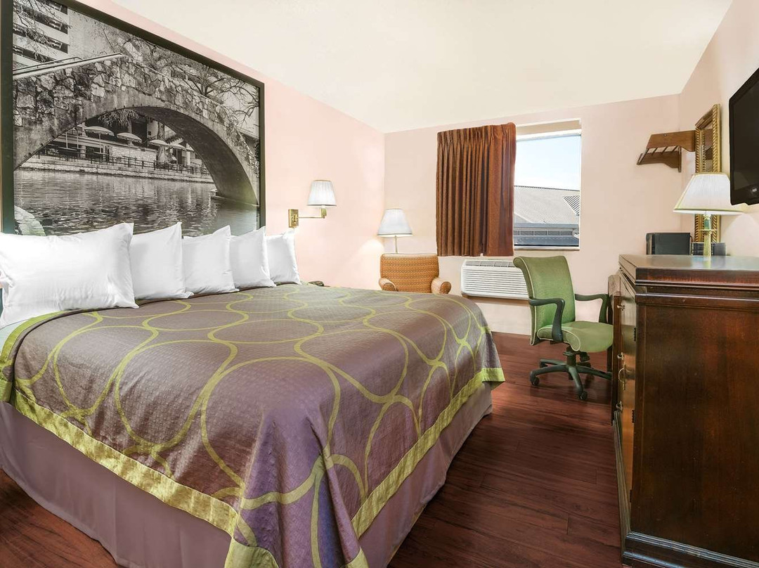 Super 8 by Wyndham San Antonio/I-35 North主图