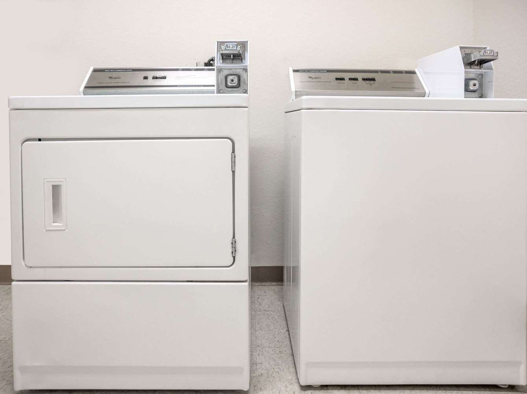 布鲁克希尔速8酒店主图