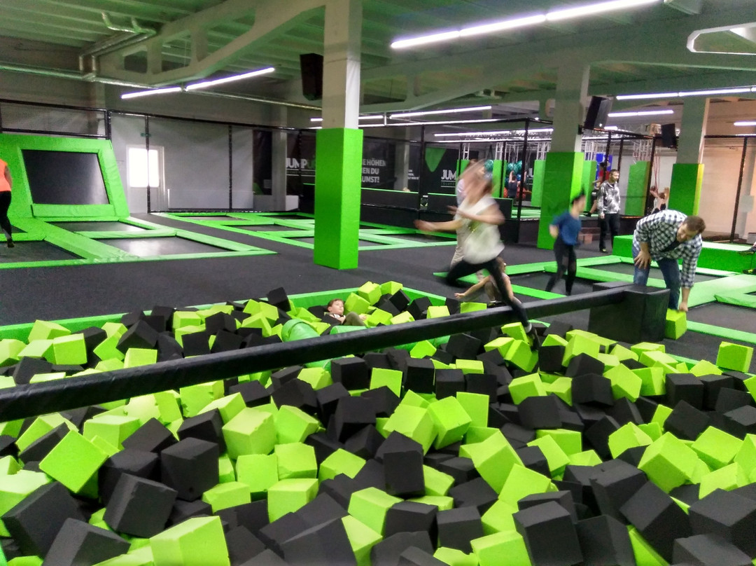 JumpUp TrampolinPark景点图片