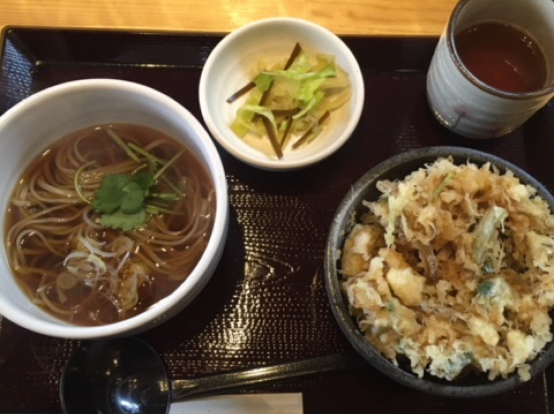 根津一朶そば