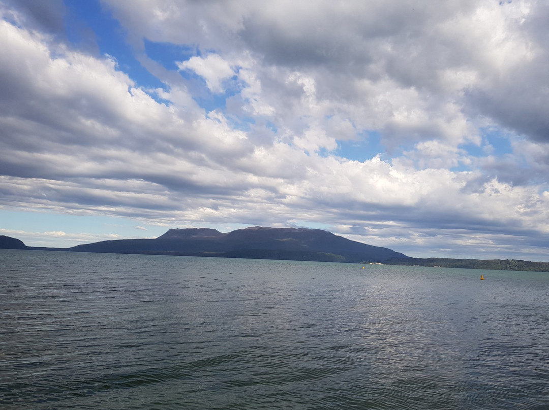 Lake Tarawera's Hot Water Beach景点图片