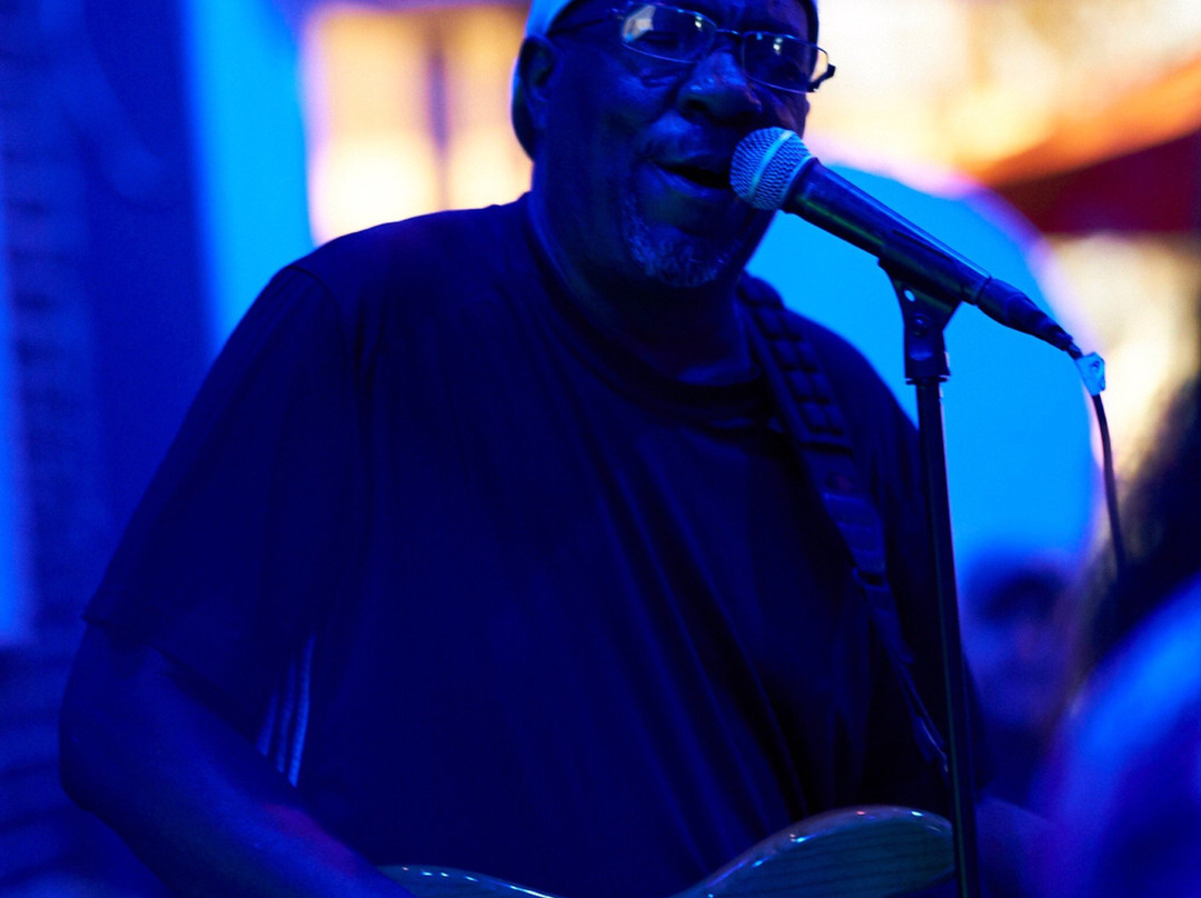 Space 39 Art Bar & Martini Lounge-迈尔斯堡必去景点