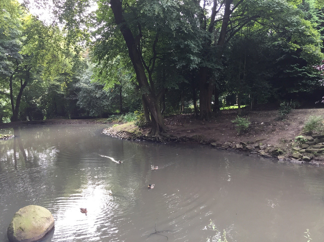 Robert Ashton Memorial Park-Huddersfield必去景点