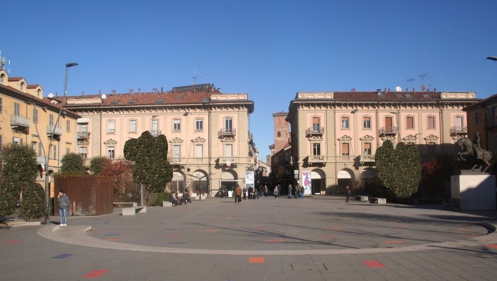 Piazza Michele Ferrero景点图片