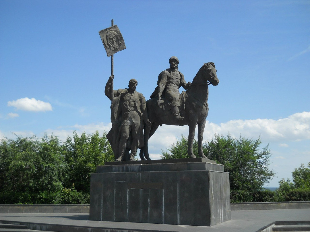 Bogdan Lhitrovo Monument景点图片