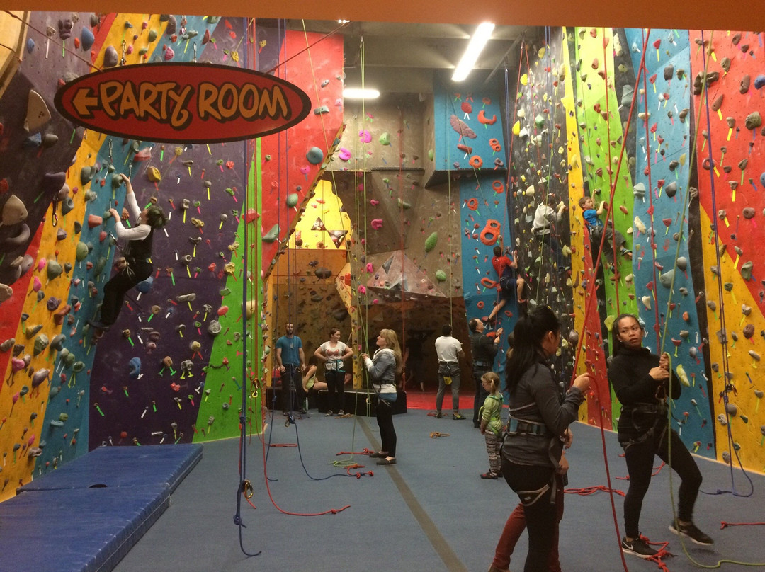 Cliffside Climbing Gym-坎卢普斯必去景点
