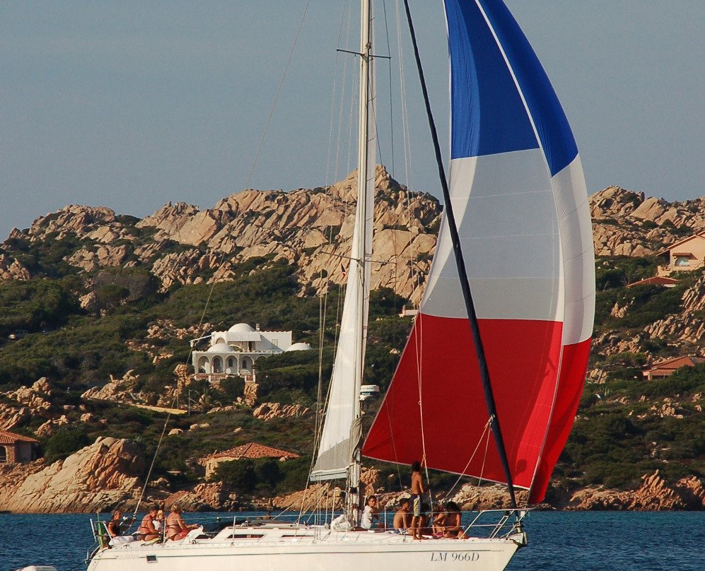 Fil Rouge Sail-拉马达莱娜必去景点