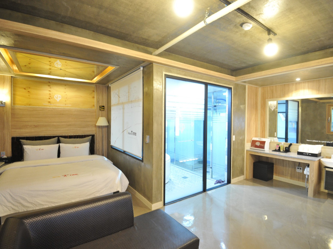 梁山市酒店住宿-Time Hotel