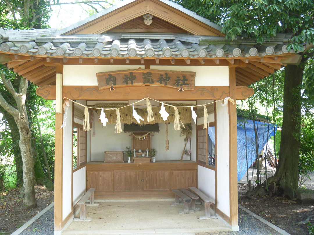 Uchikamiara Shrine景点图片