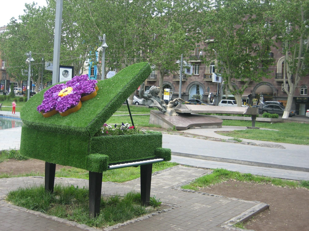 Arno Babajanyan Statue-埃里温必去景点