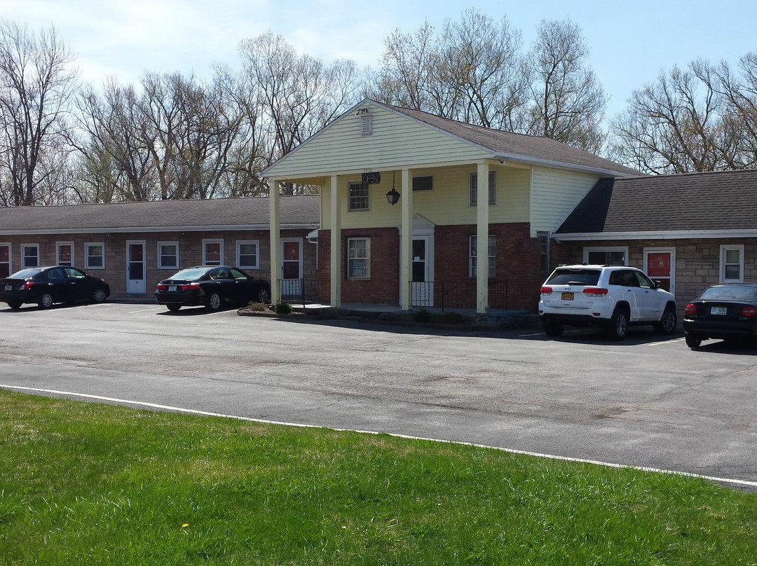 Colonial West Motel