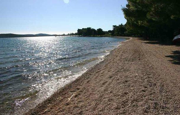 Lolic Beach-皮罗瓦必去景点