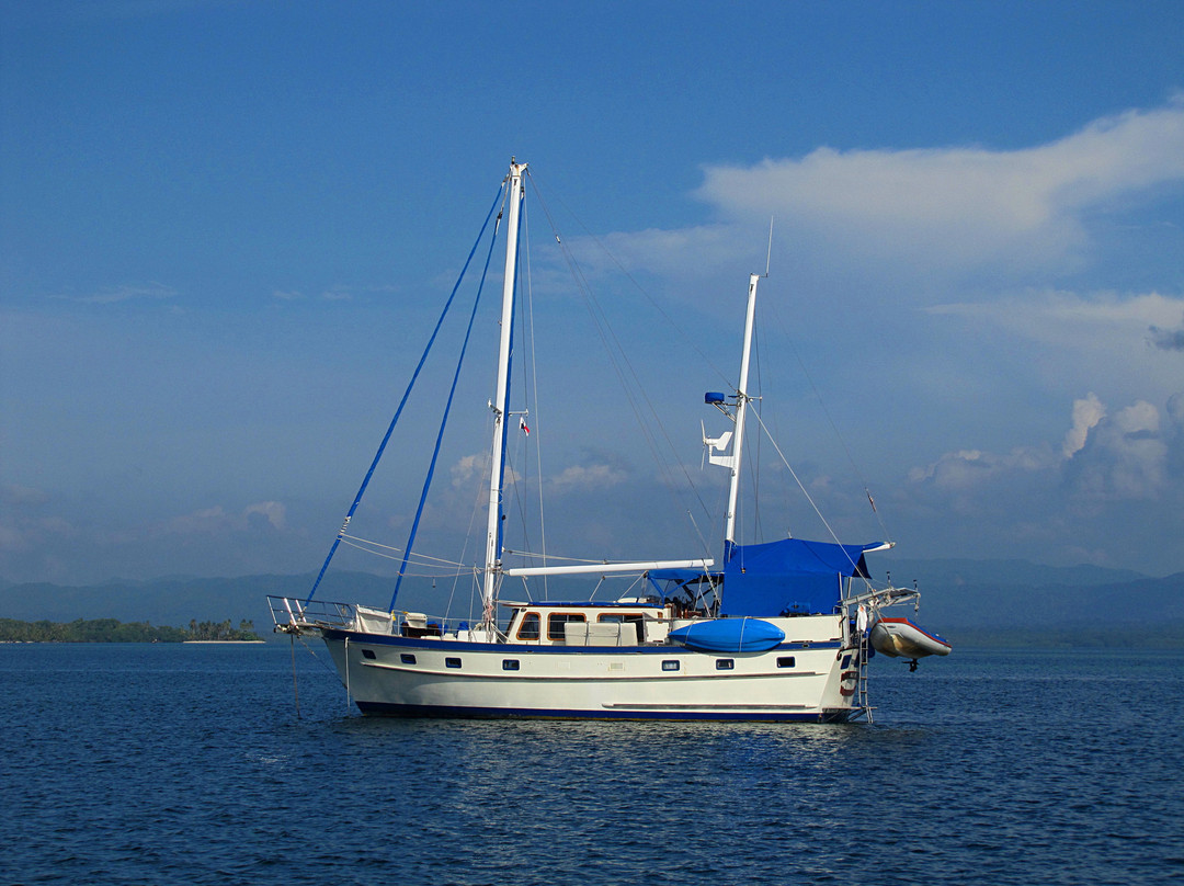 Sailing Blue Sky景点图片