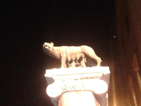 罗马母狼雕像-罗马必去景点