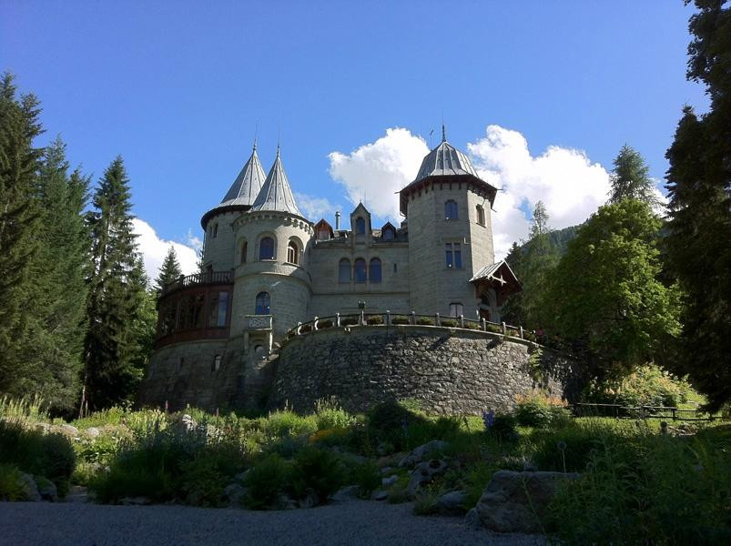 Castel Savoia-Gressoney Saint Jean必去景点