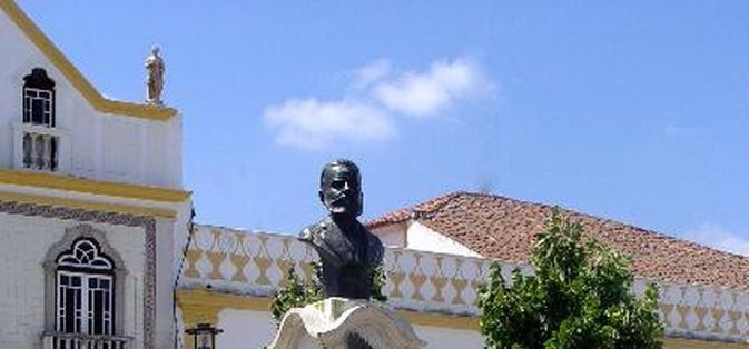 Monumento Comendador Infante Passanha