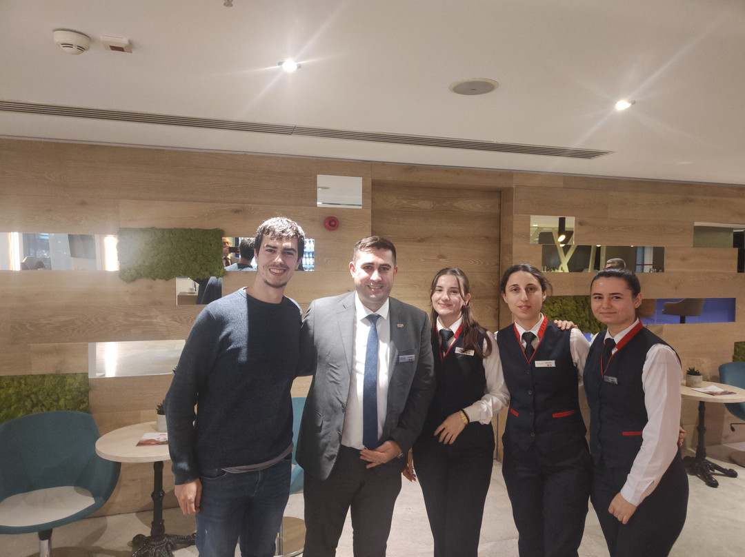 Ramada Hotel & Suites by Wyndham Izmir Kemalpasa主图